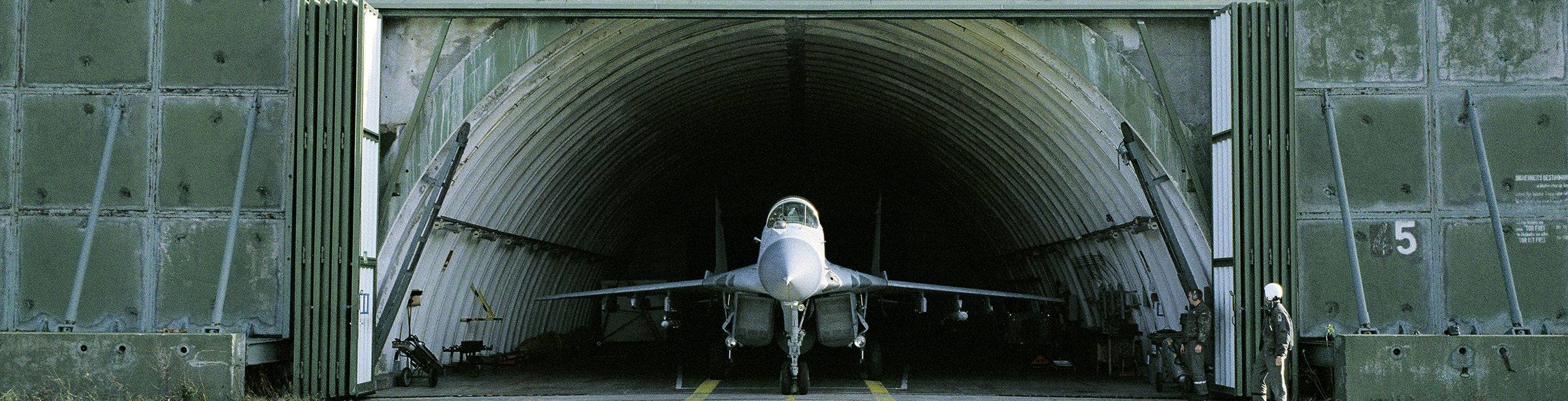 shelterUV Direktdruck auf gebürstetem Aluminium 150 x 45 cm Außenmaß • 110 x 30 cm InnenmaßAuflage: 31.500 € netto