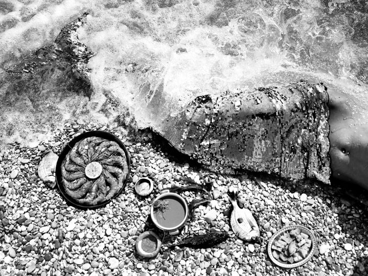 Fruit de merArchival Pigment Print, gerahmtFormat: 36,5 x 24,5 cm • Auflage: 4 + 2 AP650,– € nettoArchival Pigment Print, gerahmtFormat: 140 x 94 cm • Auflage: 3 + 1 AP4.500,– € netto